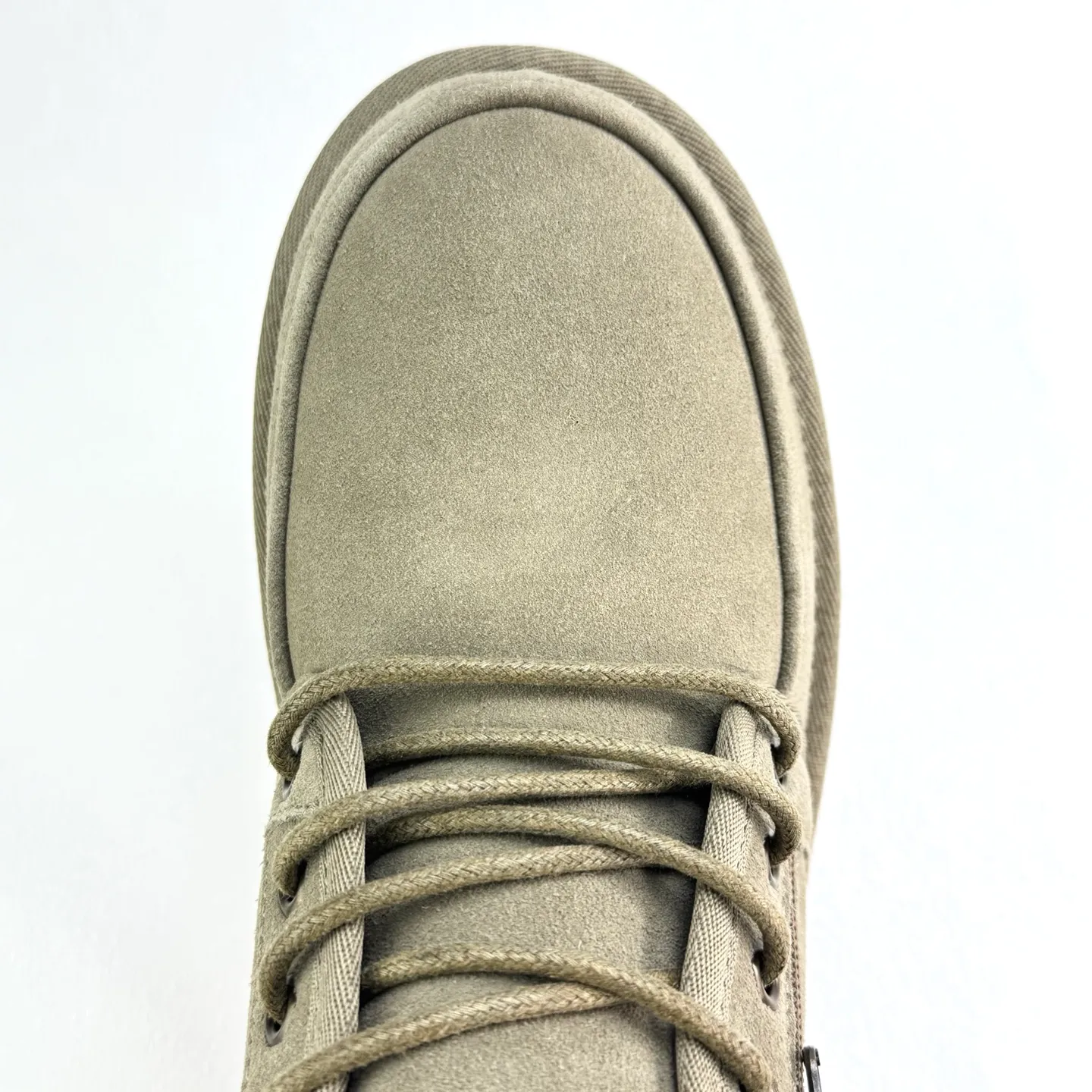 💰600 1163095 Newm zipper shell. Classic Newm series. Upgraded side zipper style for easy putting on and taking off. High satin smooth cow suede material. It won’t freeze your feet in the winter. You must arrange the hair adding. Size: 39 40 41 42 43 44 45
